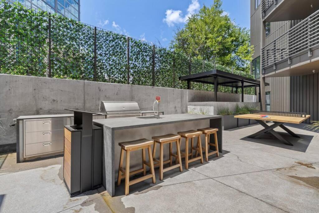 Appartement Skyline View, Pool, Gym, Balcony'S, Walk To Bway! à Nashville Extérieur photo